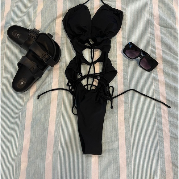 Ree Bees Swim - Picture 2 of 3